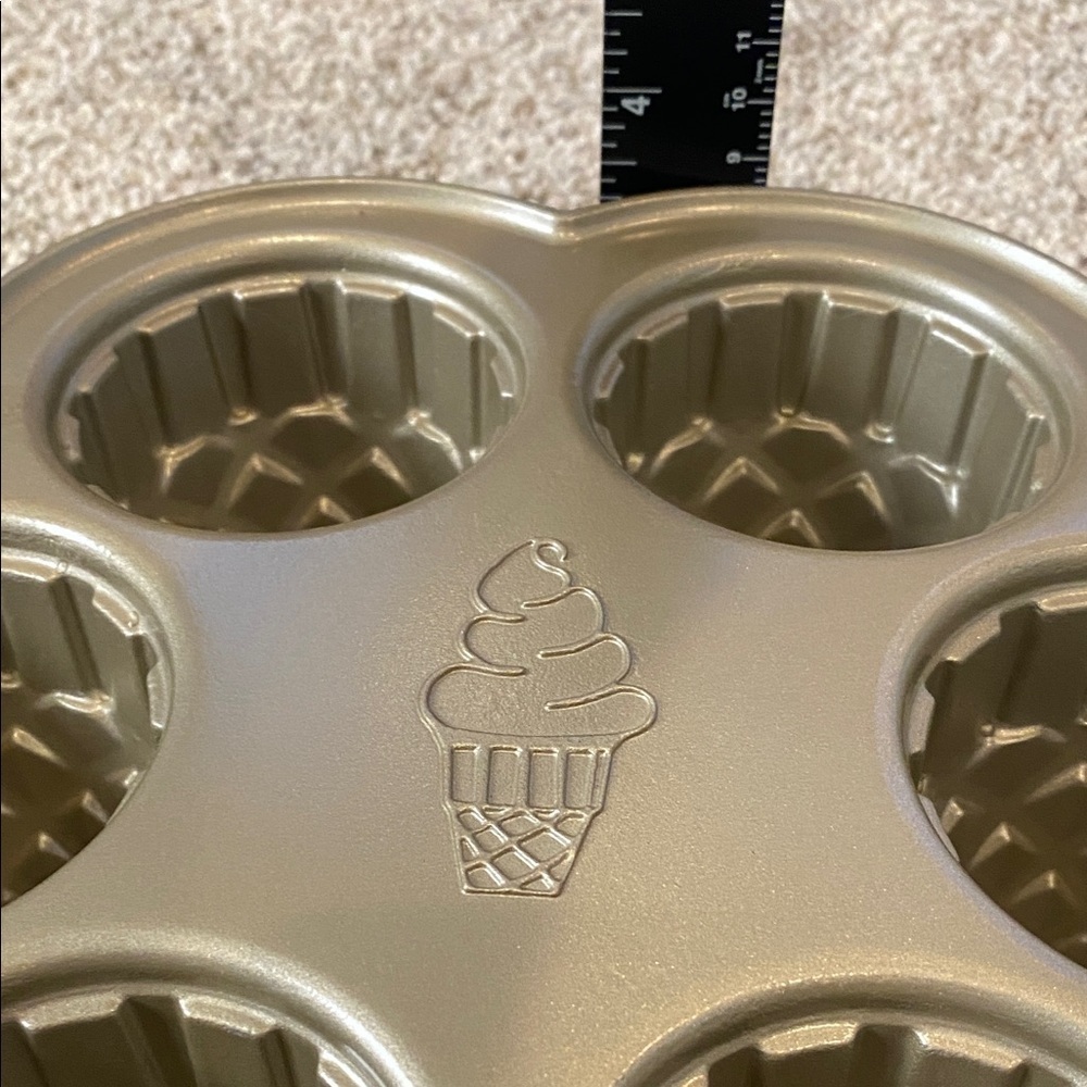 Nordic Ware Non-Stick Ice Cream Cone Cupcake Pan. 4.5 cups. Made in USA. - Picture 11 of 11